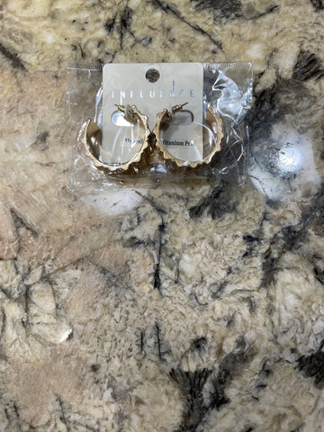 Crinkle hoop earrings