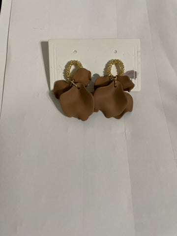 tan flower earrings