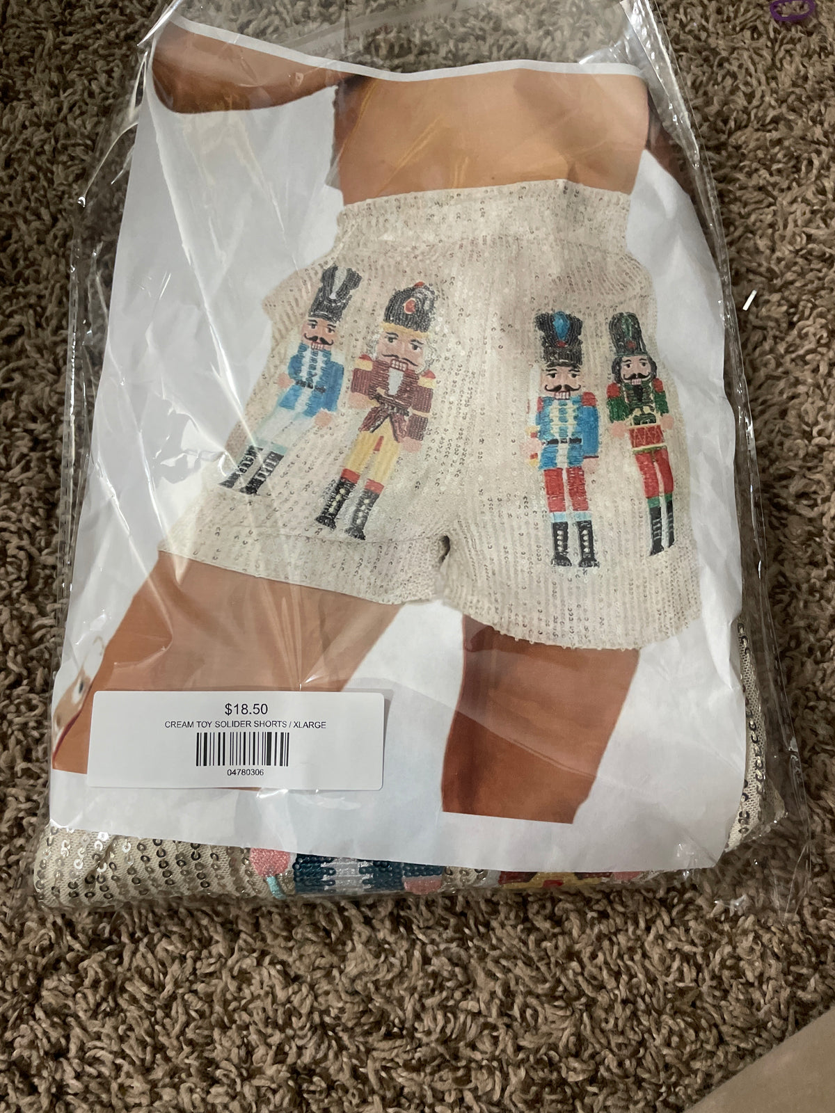 CREAM TOY SOLIDER SHORTS